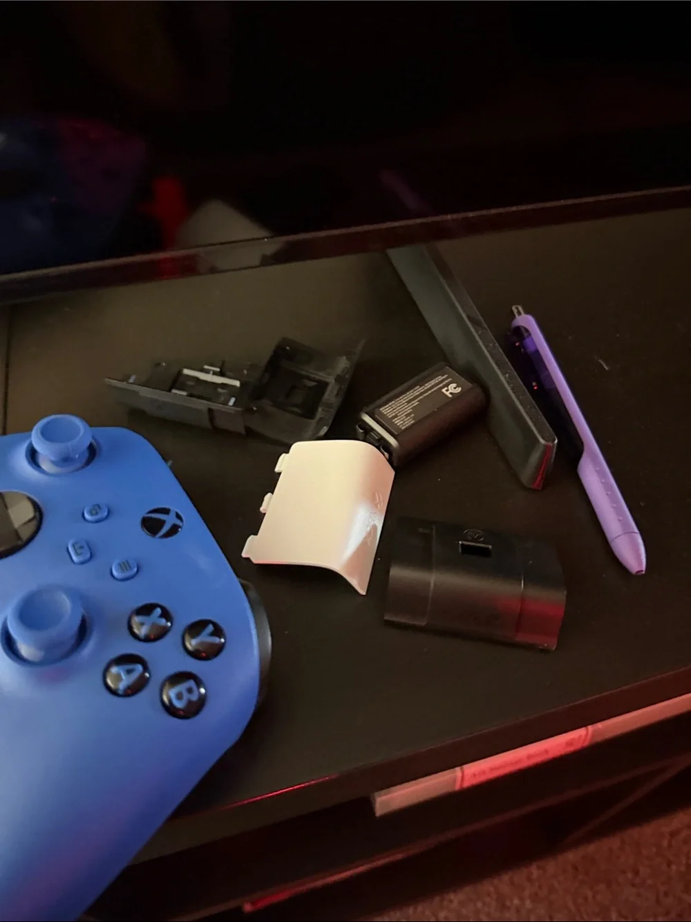 Wireless Xbox controller charging station Comes with two batteries